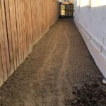 Засыпка грунтом мягкой отмостки