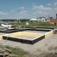 Свайно-ростверковый фундамент под кирпичный дом